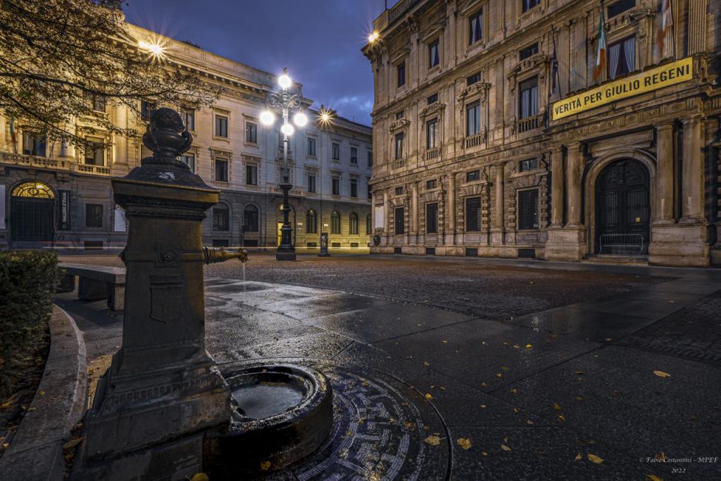Piazza alla Scala ricordando Regeni.jpg