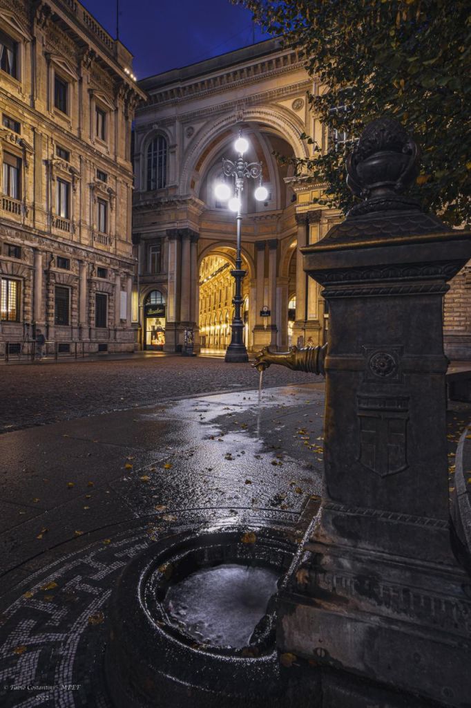Piazza alla Scala e la sua fontanina.jpg