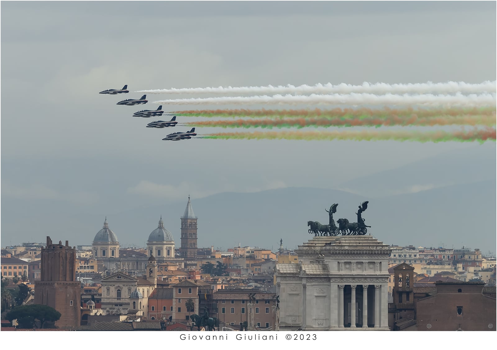 Pattuglia Acrobatica Nazionale: leggerezza controllata tra cielo e città, 62 anni di storia in volo