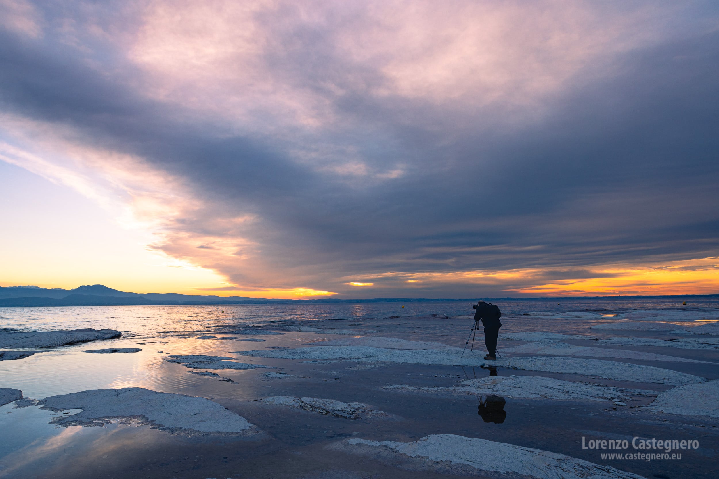 Sirmione in miniatura al tramonto: quiete, riflessi e tempo ritratto dal fotografo