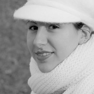 Gestire luce laterale sul volto: equilibrio tra viso e cappello/sciarpa